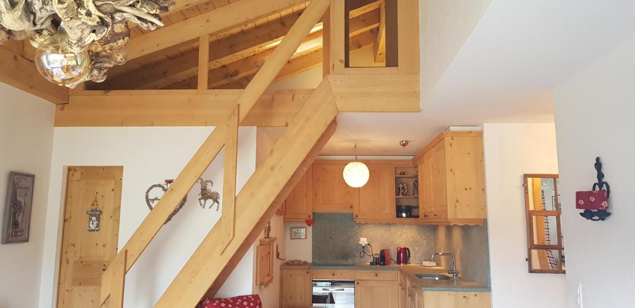 Semi-Attic In Laax, Direct Acces To Ski Lifts Buitenkant foto