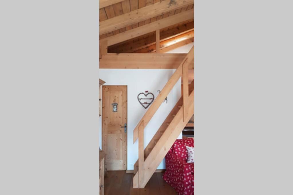 Semi-Attic In Laax, Direct Acces To Ski Lifts Buitenkant foto